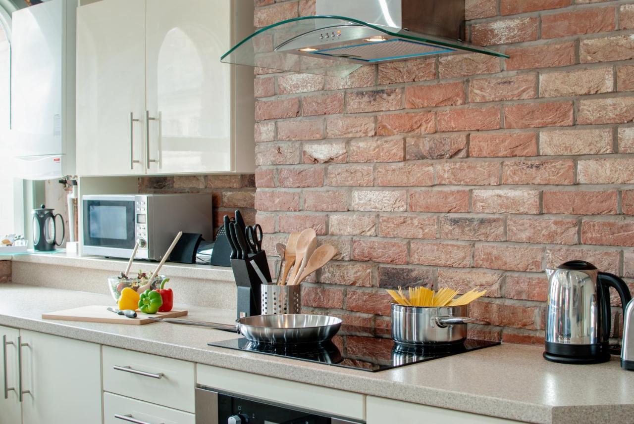 Base Serviced Apartments - Sir Thomas Street Ливърпул Екстериор снимка