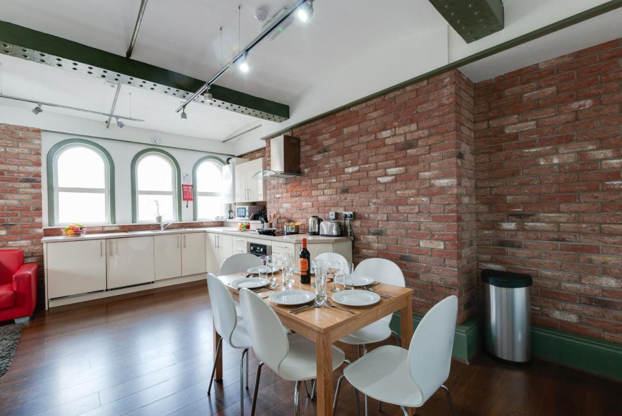 Base Serviced Apartments - Sir Thomas Street Ливърпул Екстериор снимка